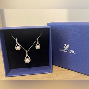 Swarovski Crystal & Pearl Set